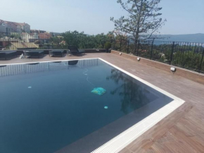 Premium apartment with private Parking, Pool with Adriatic view